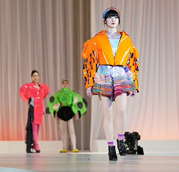 Ueda Gakuen Collection 上田安子服飾専門学校 ファッションと 生きていく