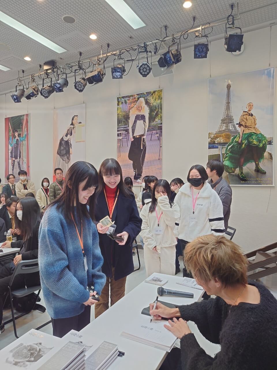 サイン会 | 上田安子服飾専門学校 大阪・梅田｜ファッションと、生きて